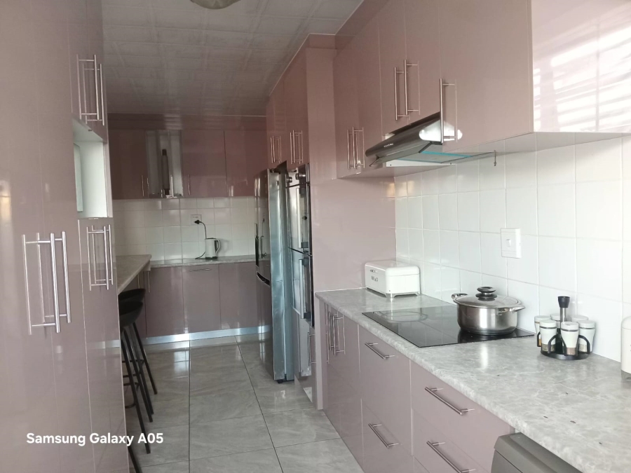 5 Bedroom Property for Sale in Voorbrug Western Cape